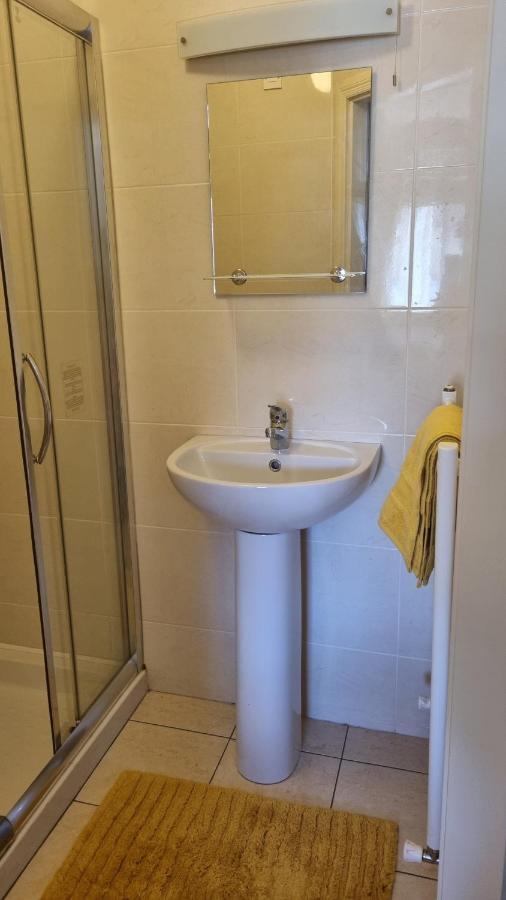 2 Bedroomed Ground Floor Apartment Кенмер Екстер'єр фото